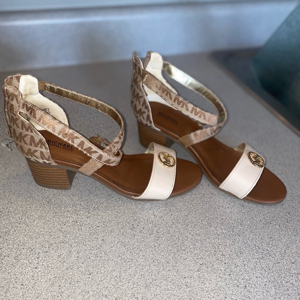 MICHEAL KORS GIRLS SMALL HEEL SANDAL